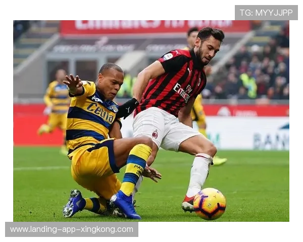 AC米兰中路策动进攻，查尔汗奥卢穿针引线助攻得分