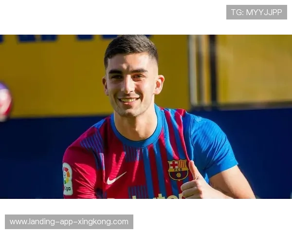 费兰托雷斯小范围技巧连做突破成功，巴萨边路链接顺畅